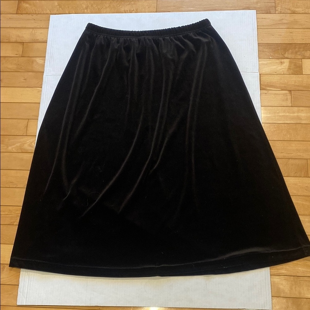 Classic Black Velvet Skirt midi length  with Elastic Waist Sze LARGE